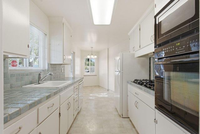 901 Fifteenth Avenue, Redwood City, CA 94063