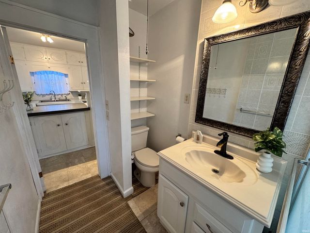 1201 Oakland Street, South Bend, IN 46615