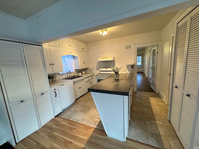 1201 Oakland Street, South Bend, IN 46615