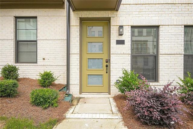 2048 Holtz Lane, Atlanta, GA 30318