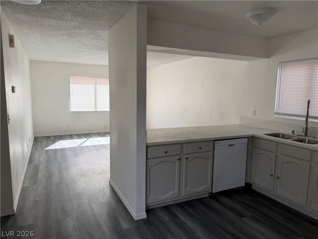 5206 Golden Lane B, Las Vegas, NV 89119