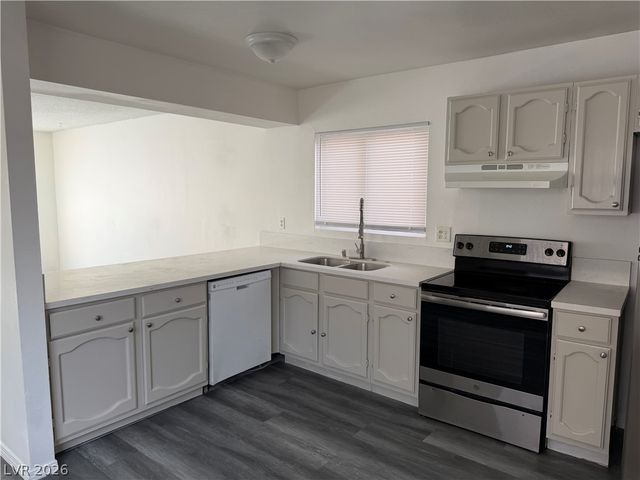 5206 Golden Lane B, Las Vegas, NV 89119