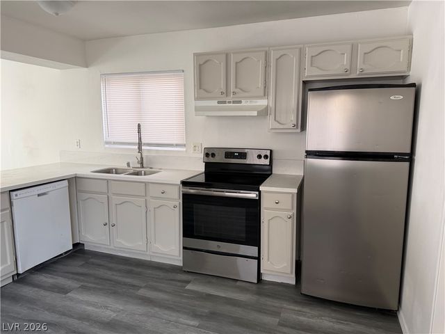 5206 Golden Lane B, Las Vegas, NV 89119