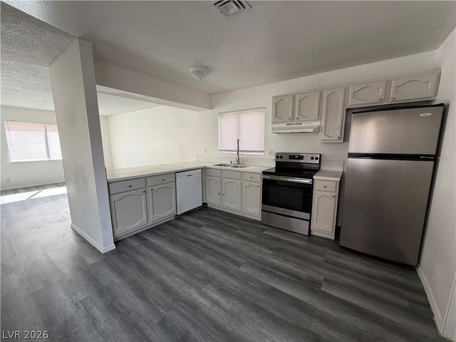 5206 Golden Lane B, Las Vegas, NV 89119