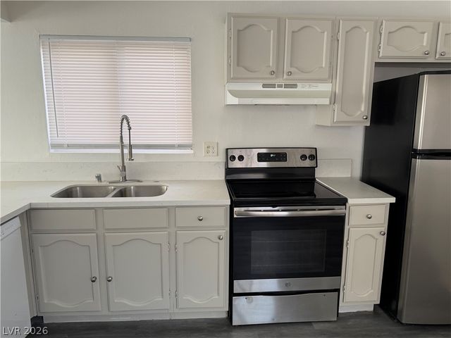 5206 Golden Lane B, Las Vegas, NV 89119