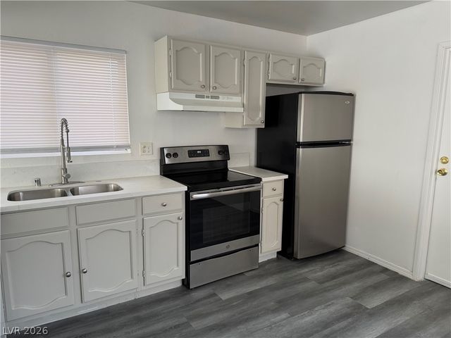 5206 Golden Lane B, Las Vegas, NV 89119