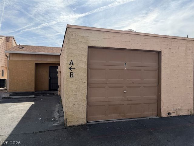 5206 Golden Lane B, Las Vegas, NV 89119