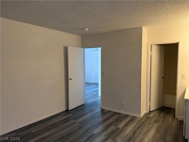 5206 Golden Lane B, Las Vegas, NV 89119