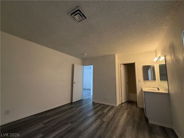 5206 Golden Lane B, Las Vegas, NV 89119