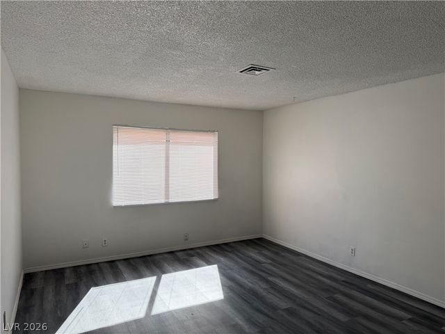 5206 Golden Lane B, Las Vegas, NV 89119