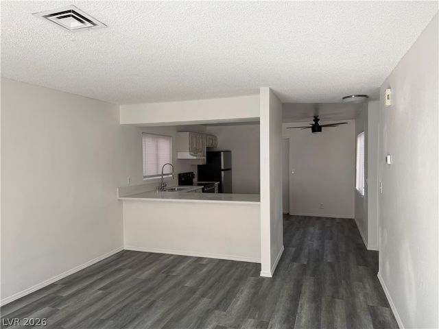 5206 Golden Lane B, Las Vegas, NV 89119