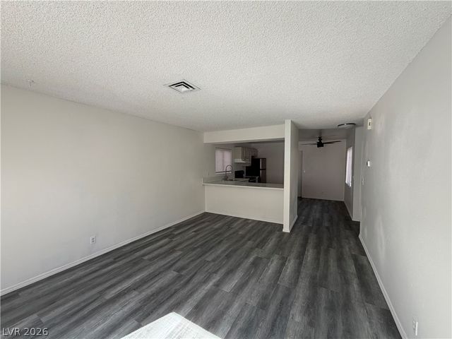 5206 Golden Lane B, Las Vegas, NV 89119