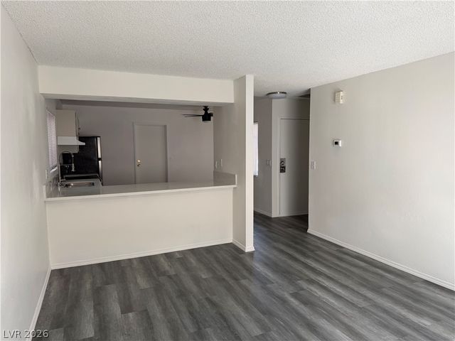 5206 Golden Lane B, Las Vegas, NV 89119