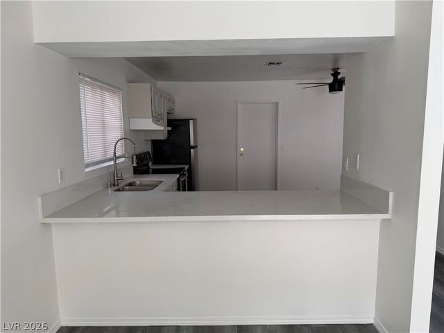 5206 Golden Lane B, Las Vegas, NV 89119