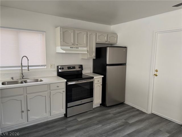 5206 Golden Lane B, Las Vegas, NV 89119