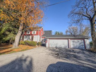 13065 W Appleblossom LANE, New Berlin, WI 53151