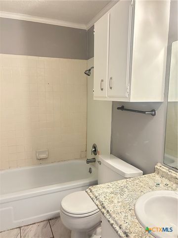 1051 Country Club Drive 28, Seguin, TX 78155