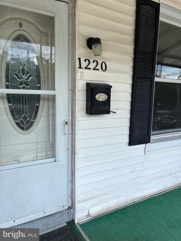 1220 W 9TH ST, Chester, PA 19013
