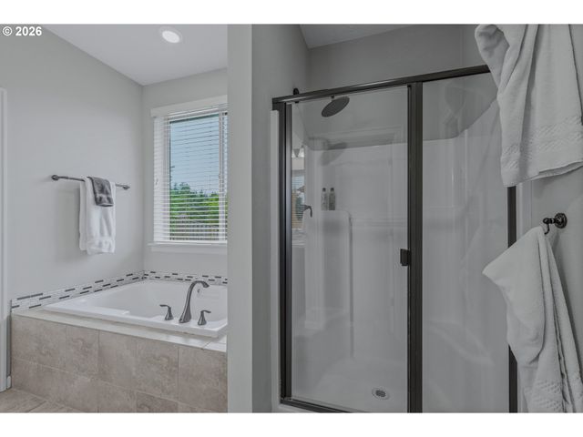 2404 Ne 187TH Pl, Vancouver, WA 98684