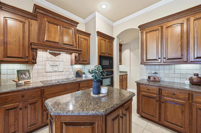 3603 Regents Park Court, Arlington, TX 76017