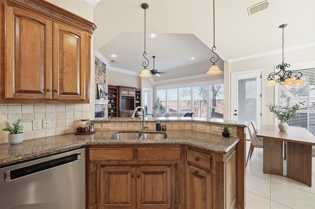 3603 Regents Park Court, Arlington, TX 76017