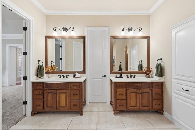 3603 Regents Park Court, Arlington, TX 76017