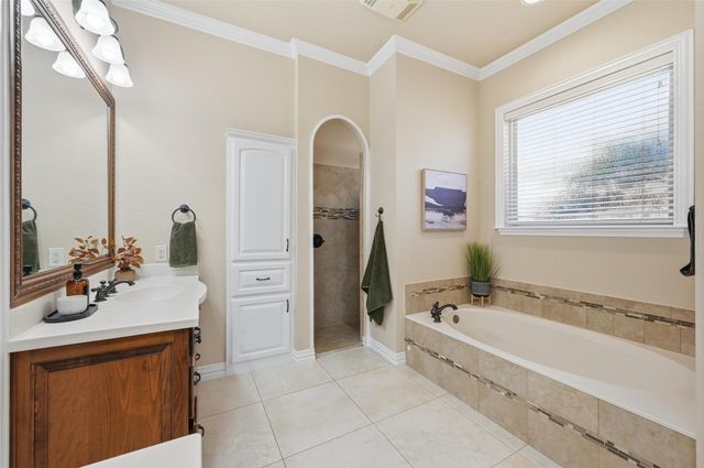 3603 Regents Park Court, Arlington, TX 76017