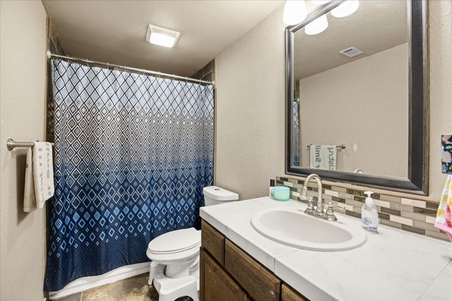 405 Granbury Court, Granbury, TX 76049