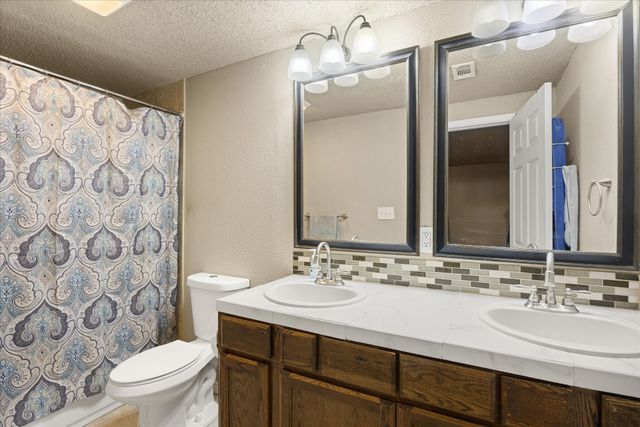 405 Granbury Court, Granbury, TX 76049