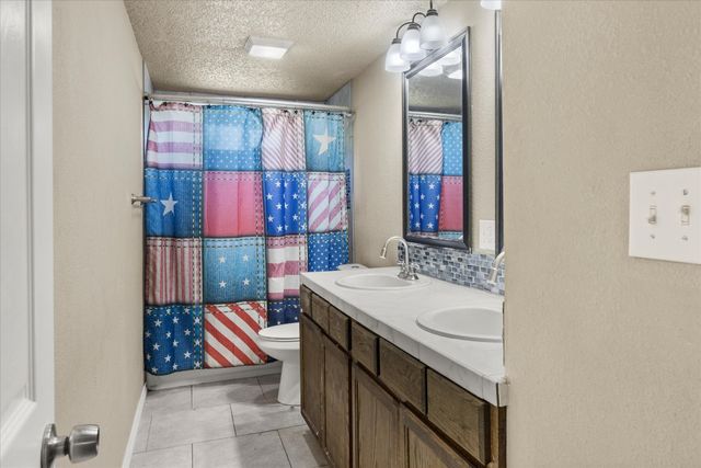 405 Granbury Court, Granbury, TX 76049