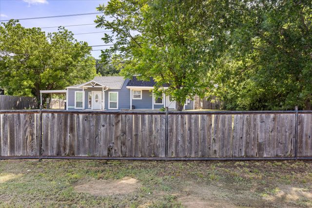 405 Granbury Court, Granbury, TX 76049
