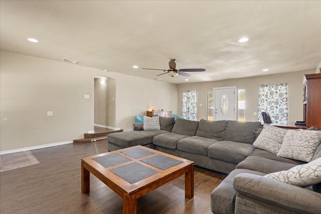 405 Granbury Court, Granbury, TX 76049