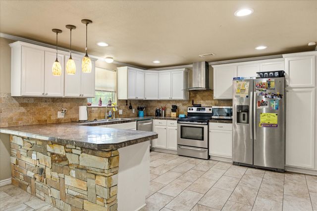 405 Granbury Court, Granbury, TX 76049