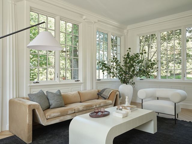 15 Farlow Rd, Newton, MA 02458