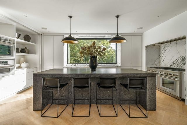 15 Farlow Rd, Newton, MA 02458