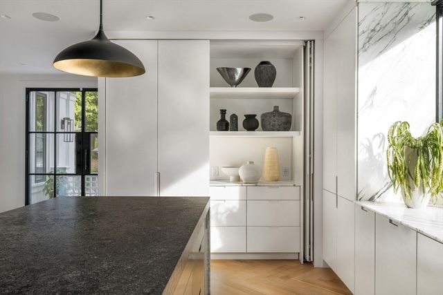 15 Farlow Rd, Newton, MA 02458