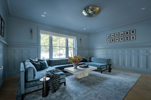 15 Farlow Rd, Newton, MA 02458