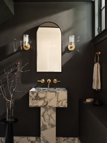 15 Farlow Rd, Newton, MA 02458