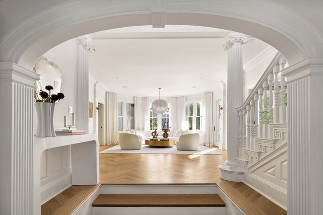 15 Farlow Rd, Newton, MA 02458