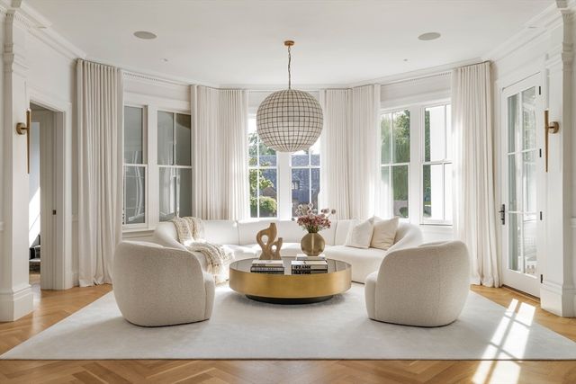 15 Farlow Rd, Newton, MA 02458