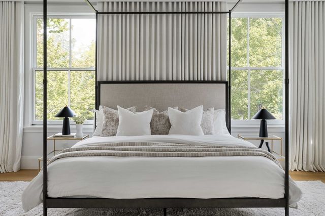 15 Farlow Rd, Newton, MA 02458