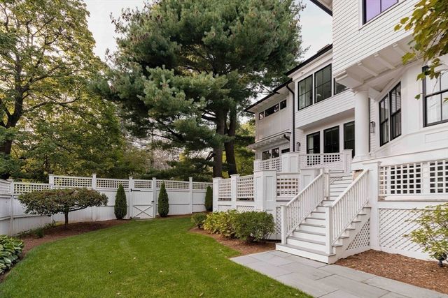 15 Farlow Rd, Newton, MA 02458