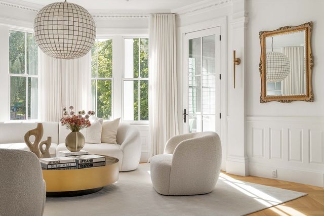 15 Farlow Rd, Newton, MA 02458