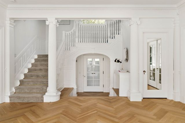 15 Farlow Rd, Newton, MA 02458