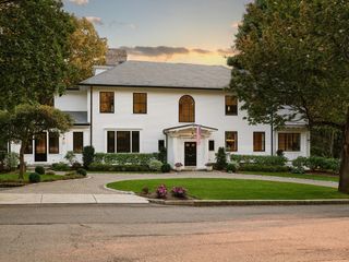 15 Farlow Rd, Newton, MA 02458