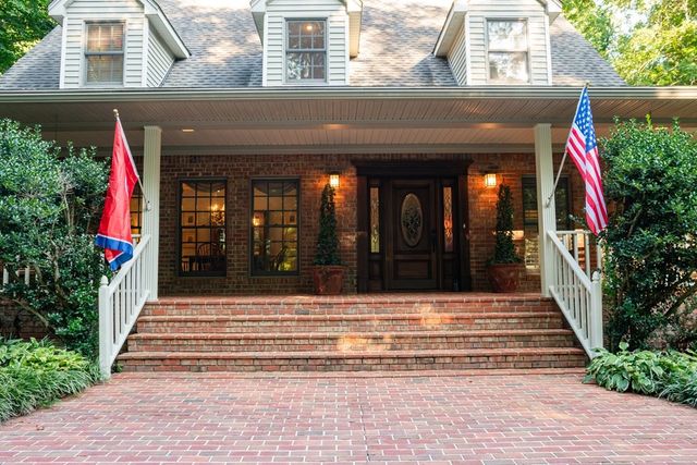 693 Tower Hill Rd, Livingston, TN 38570