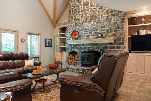 693 Tower Hill Rd, Livingston, TN 38570