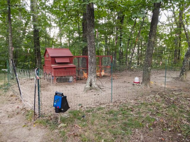 693 Tower Hill Rd, Livingston, TN 38570