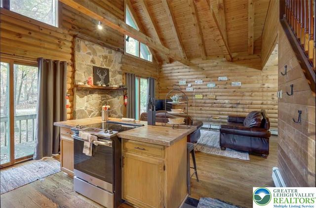 134 Rim Road, Middle Smithfield Twp, PA 18302