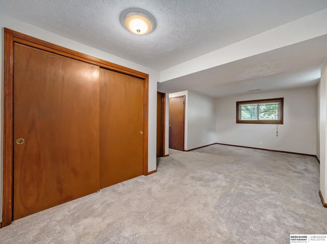 5727 N 107th Street, Omaha, NE 68134